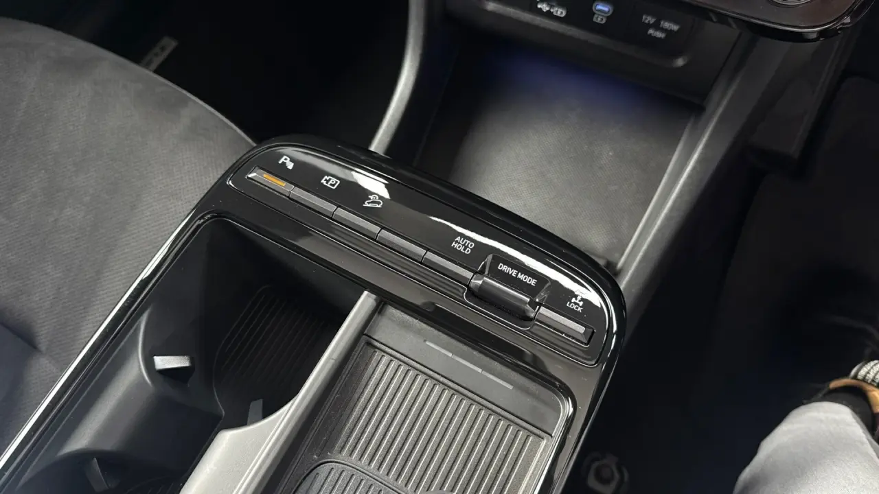 2025 HYUNDAI TUCSON Gallery Image 18