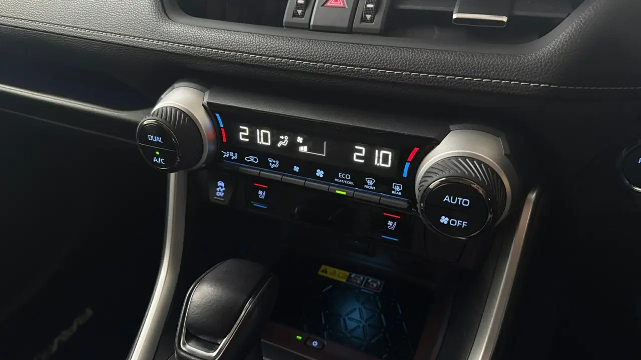 2022 Toyota Rav4 Hybrid Gallery Image 16