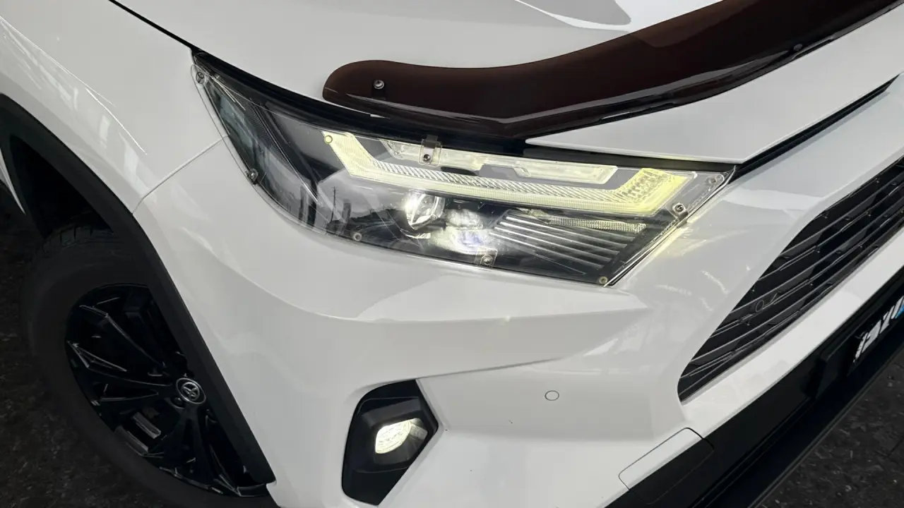 2022 Toyota Rav4 Hybrid Gallery Image 3