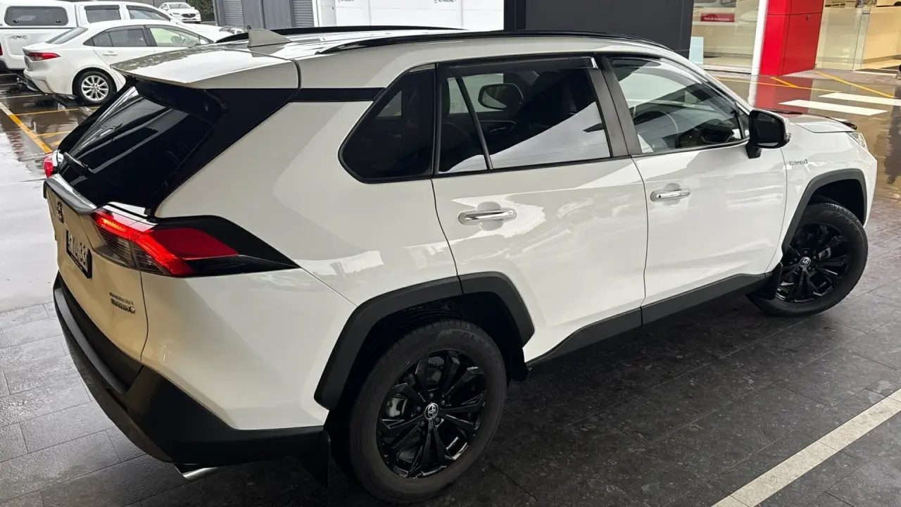 2022 Toyota Rav4 Hybrid Gallery Image 4