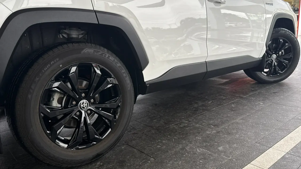 2022 Toyota Rav4 Hybrid Gallery Image 5
