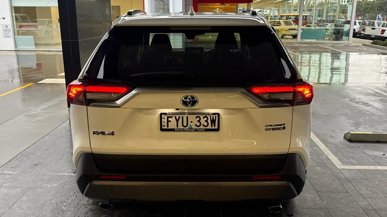 2022 Toyota Rav4 Hybrid Gallery Image 6