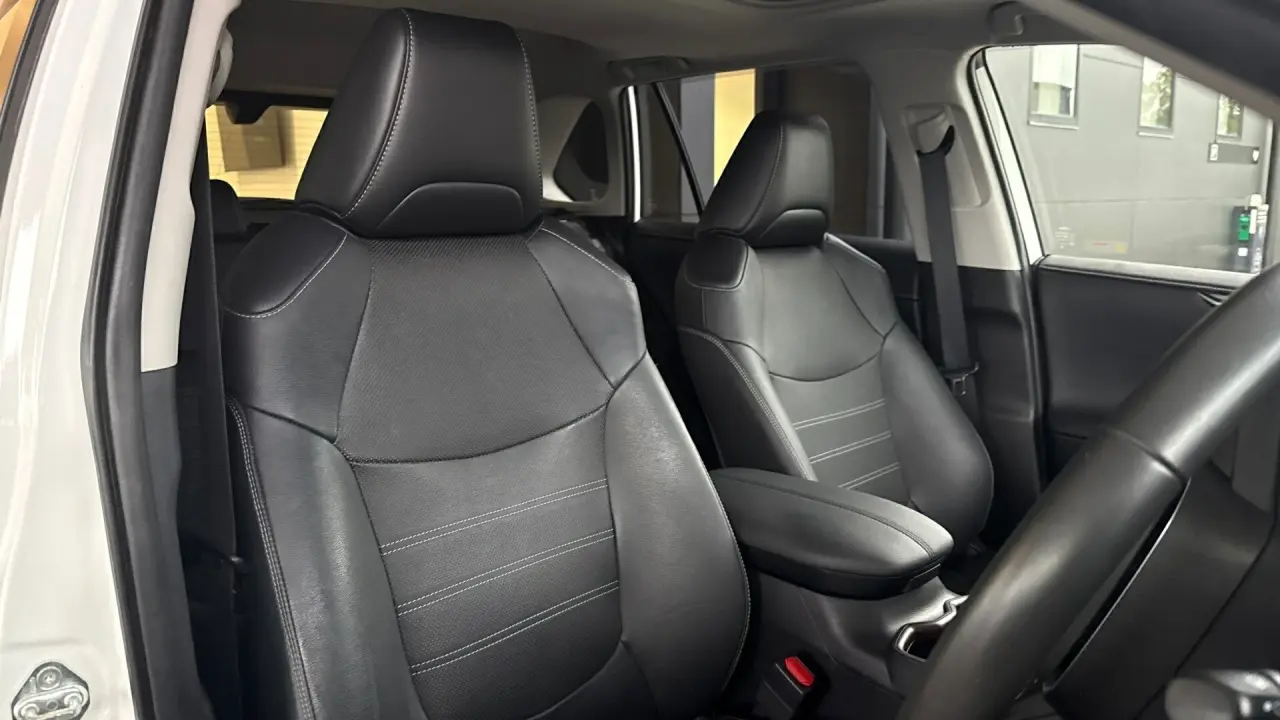 2022 Toyota Rav4 Hybrid Gallery Image 9