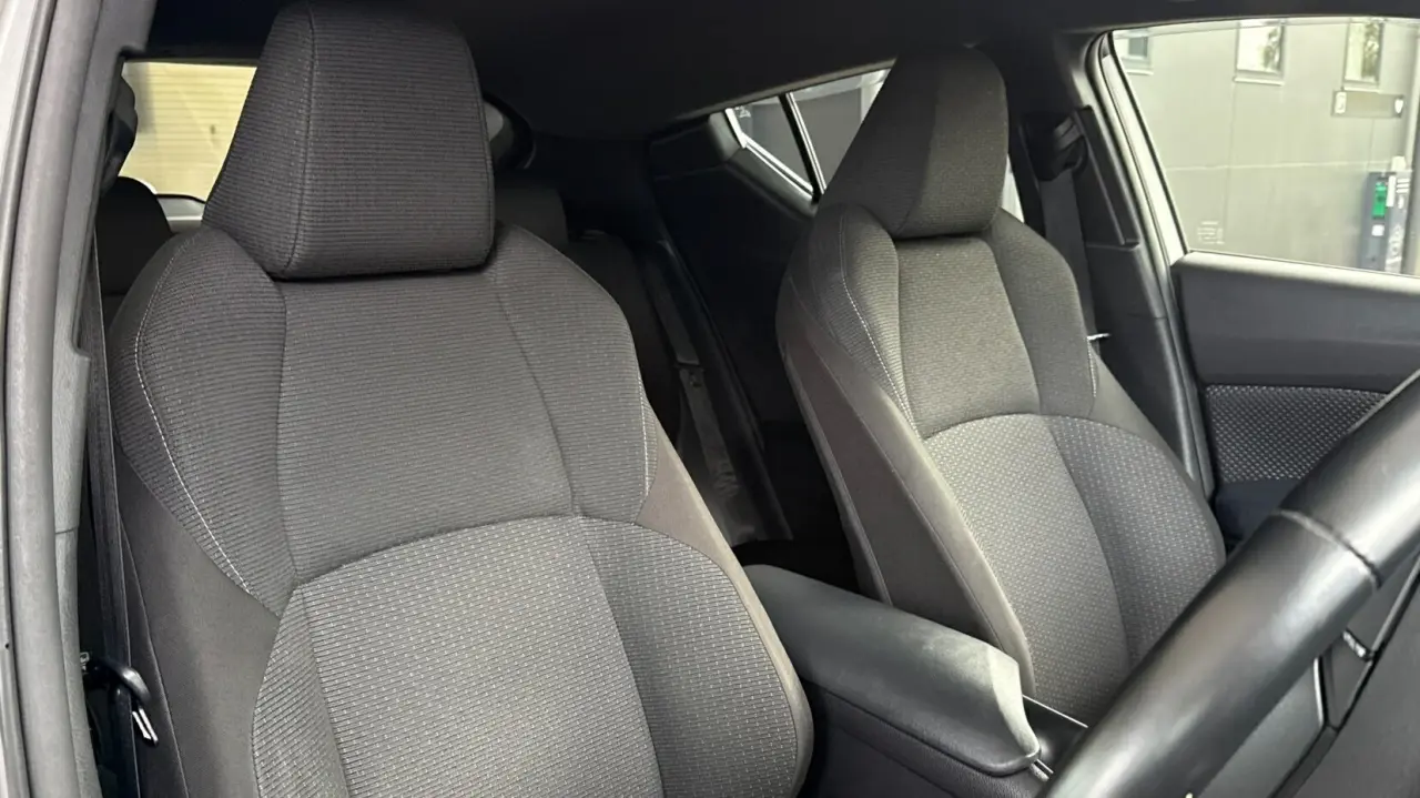 2018 Toyota C-HR Gallery Image 10