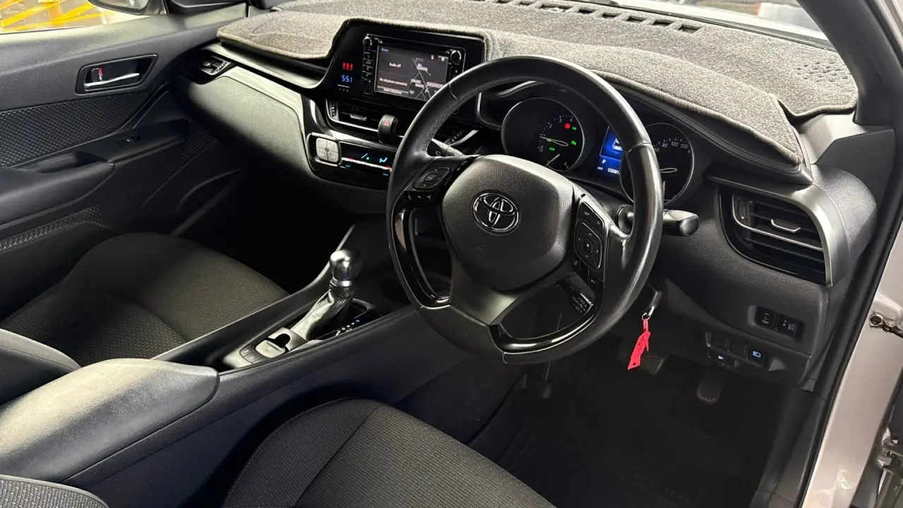 2018 Toyota C-HR Gallery Image 11
