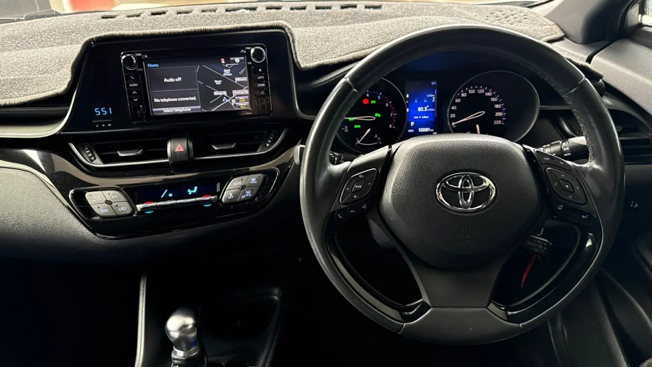 2018 Toyota C-HR Gallery Image 12