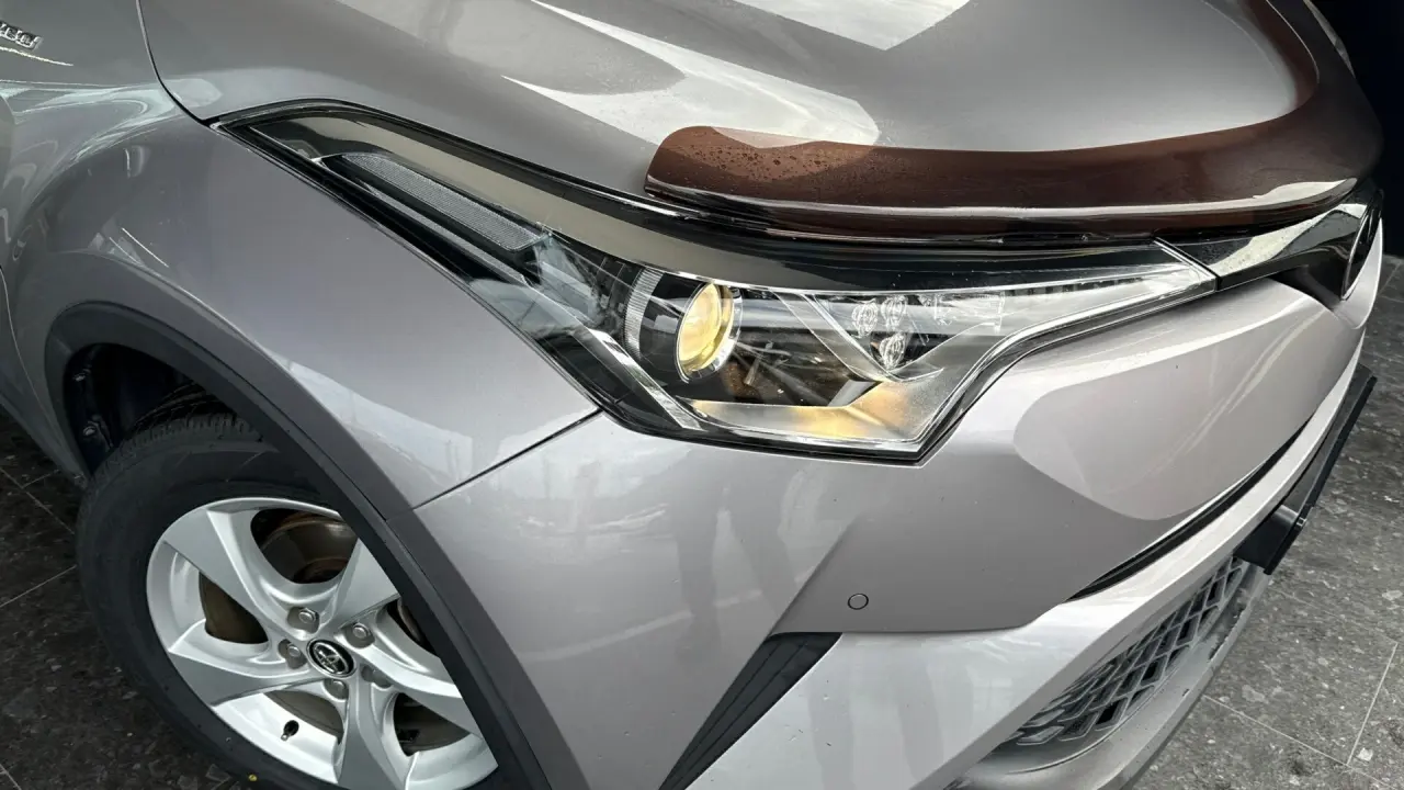 2018 Toyota C-HR Gallery Image 3