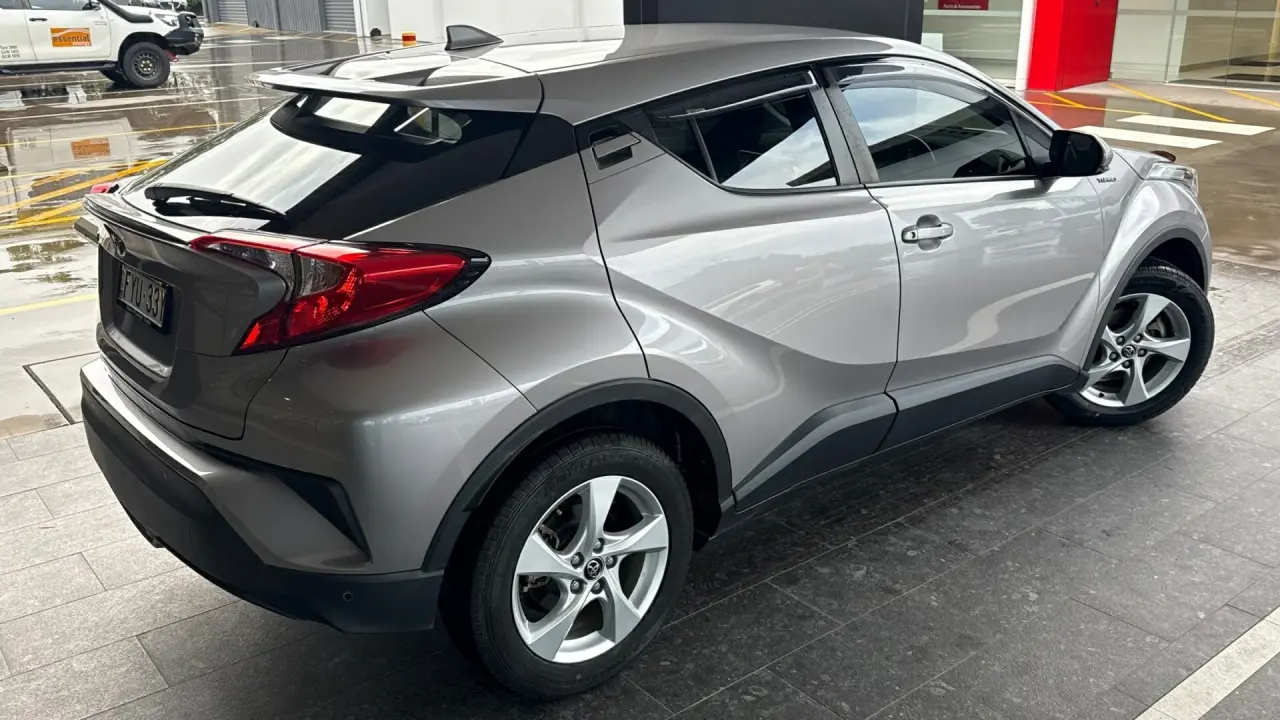 2018 Toyota C-HR Gallery Image 4