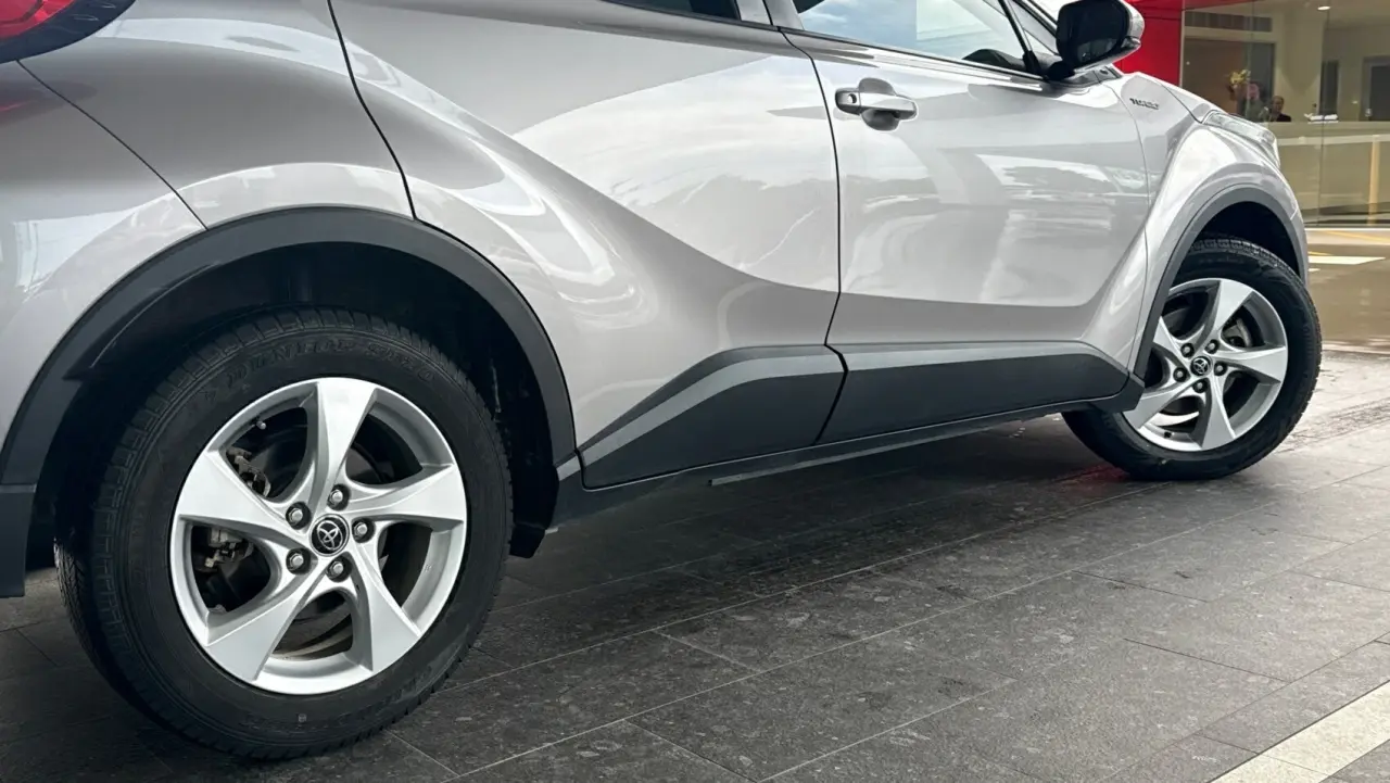 2018 Toyota C-HR Gallery Image 5