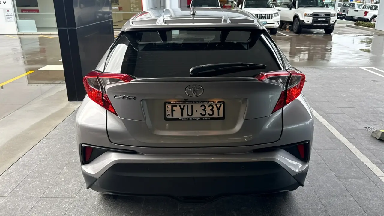 2018 Toyota C-HR Gallery Image 6