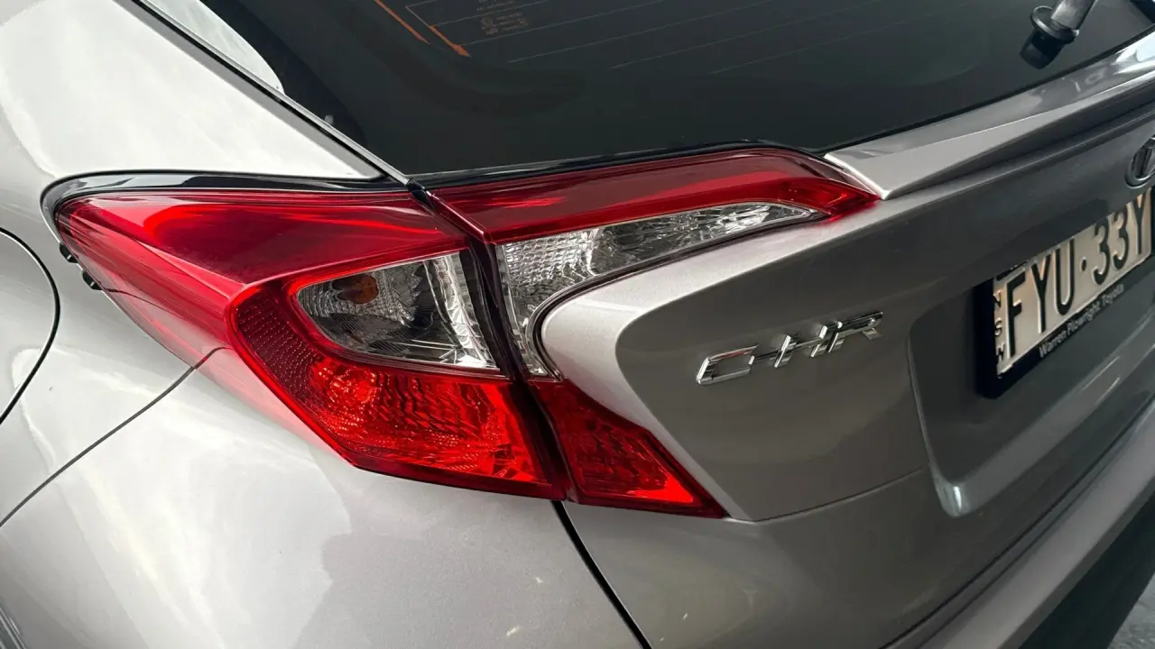 2018 Toyota C-HR Gallery Image 7