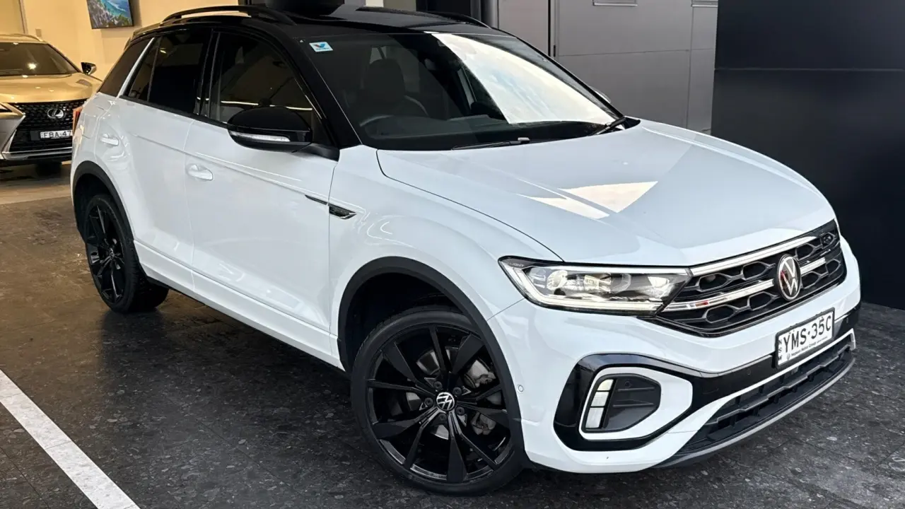 2023 VOLKSWAGEN T-ROC Gallery Image 1