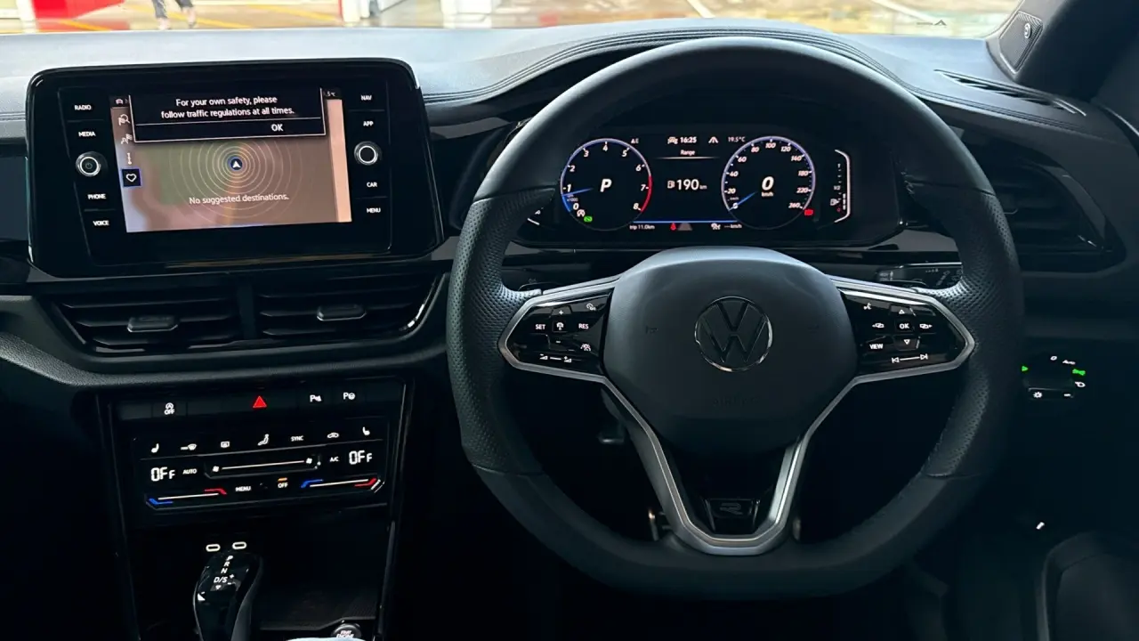 2023 VOLKSWAGEN T-ROC Gallery Image 12