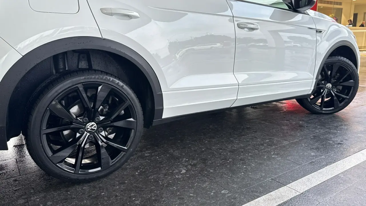 2023 VOLKSWAGEN T-ROC Gallery Image 5