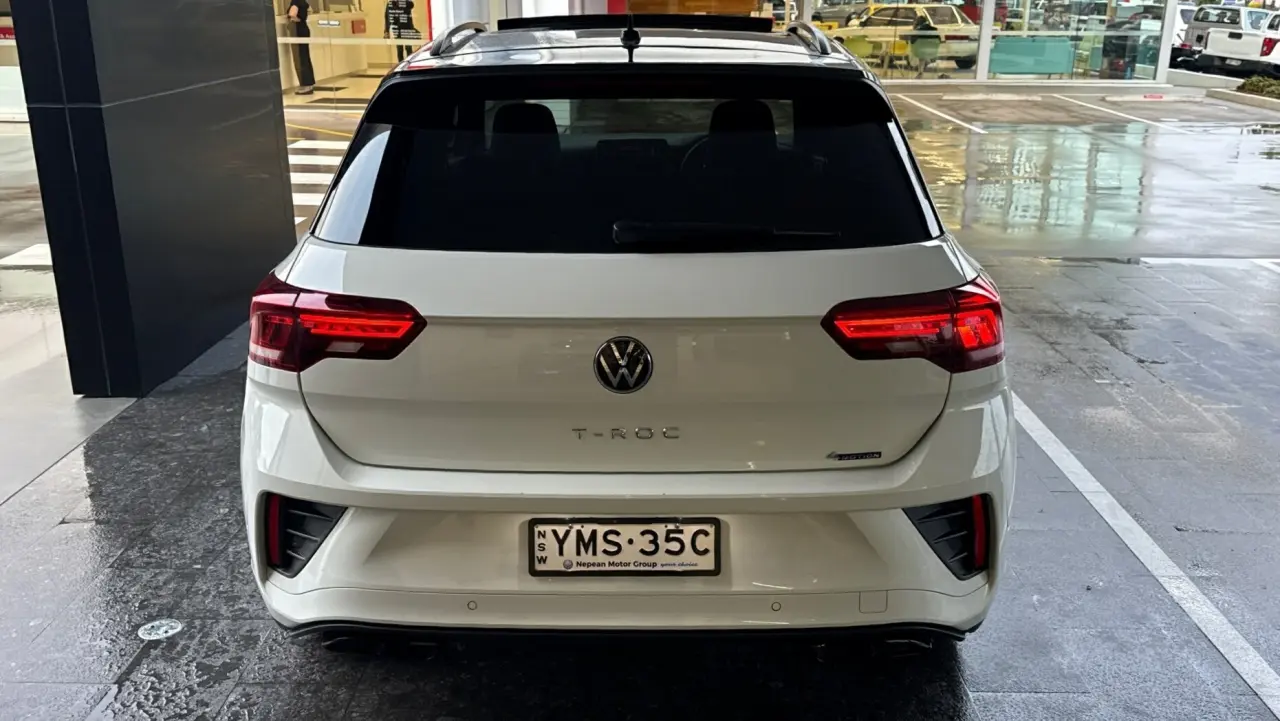 2023 VOLKSWAGEN T-ROC Gallery Image 6