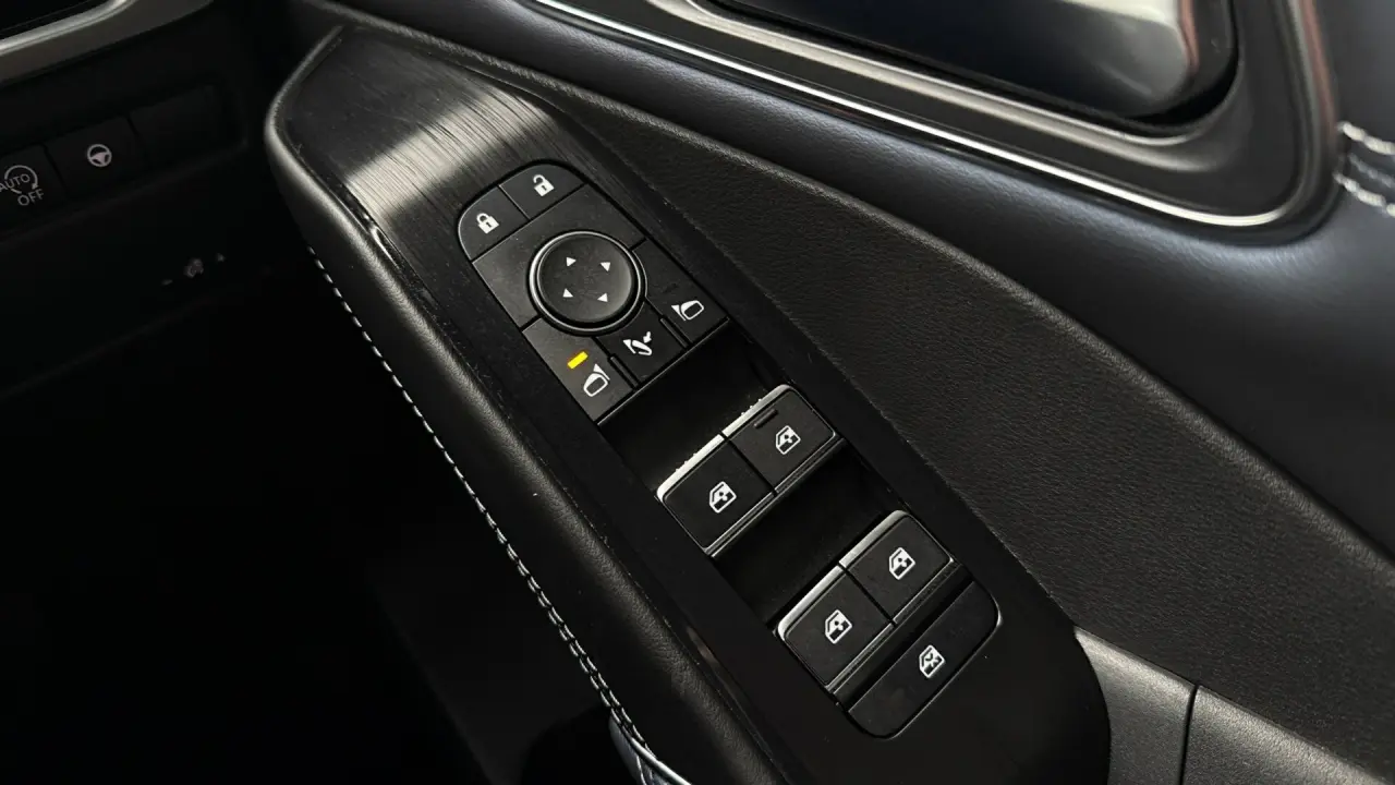 2023 NISSAN QASHQAI Gallery Image 17