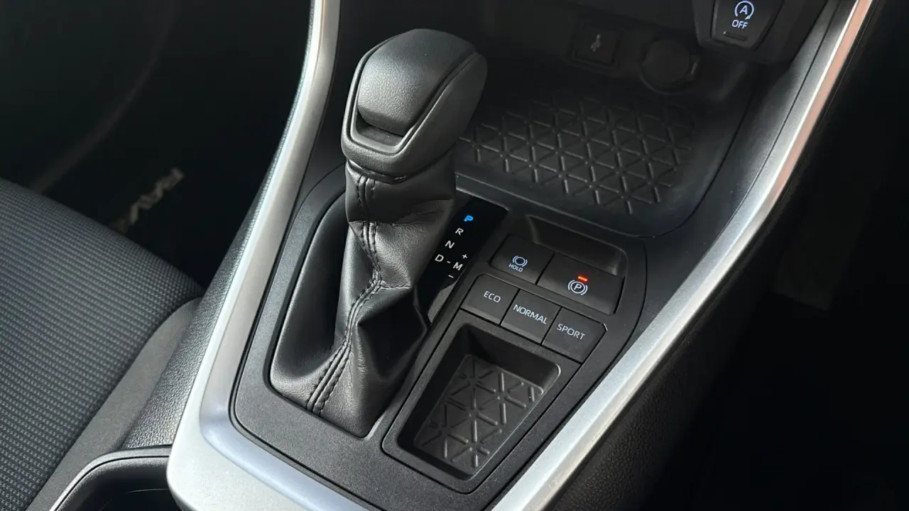 2022 Toyota RAV4 Gallery Image 17