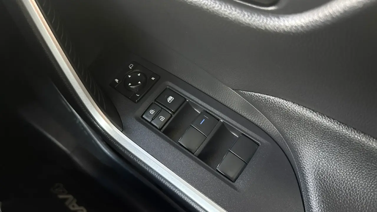 2022 Toyota RAV4 Gallery Image 18