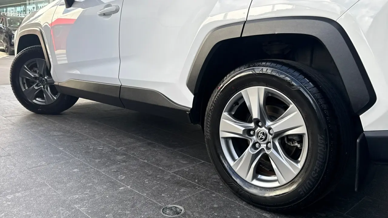 2022 Toyota RAV4 Gallery Image 4