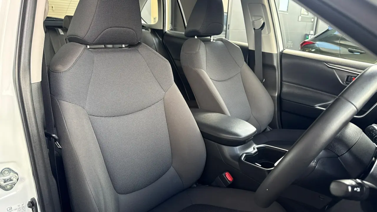 2022 Toyota RAV4 Gallery Image 9
