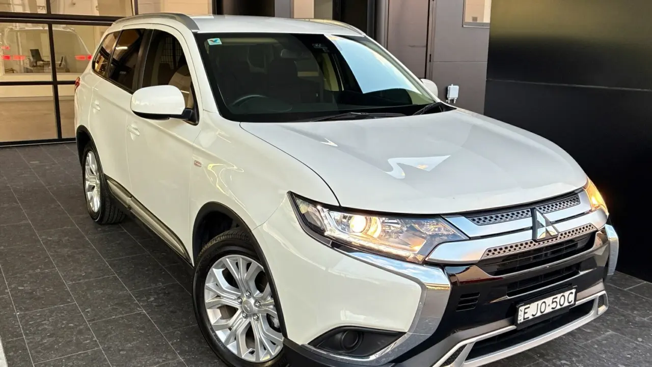 2020 MITSUBISHI OUTLANDER Gallery Image 1