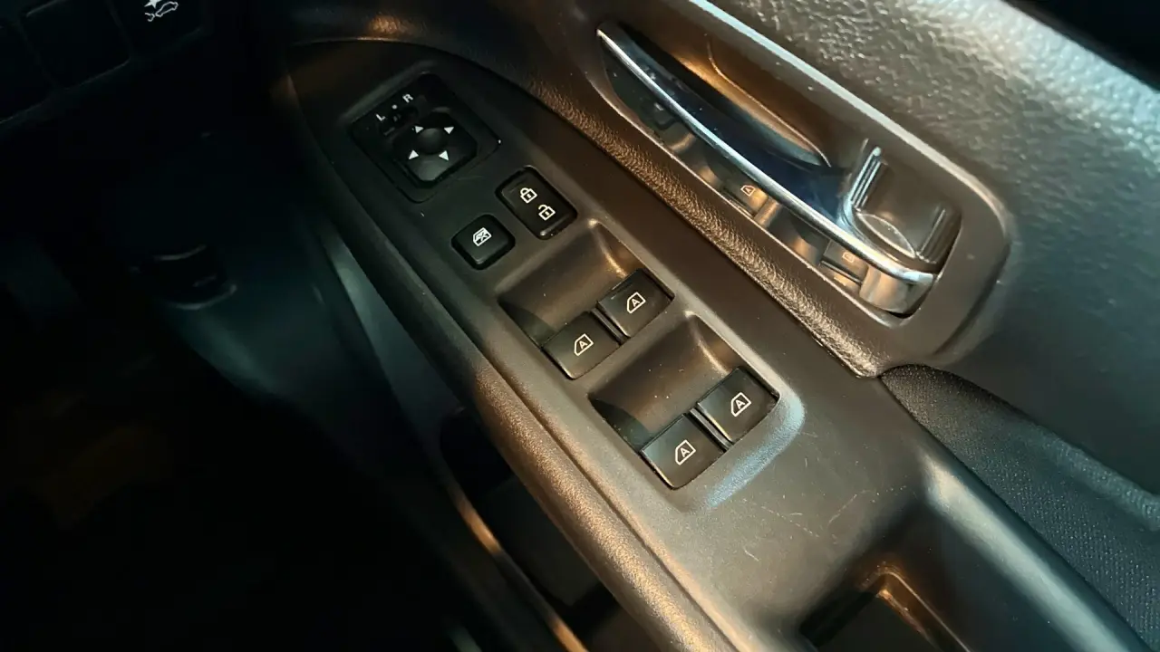 2020 MITSUBISHI OUTLANDER Gallery Image 15