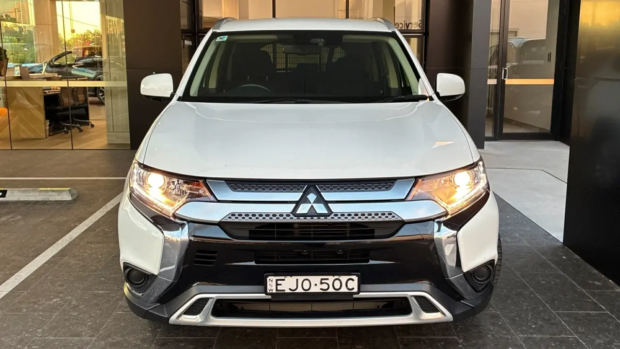 2020 MITSUBISHI OUTLANDER Gallery Image 2