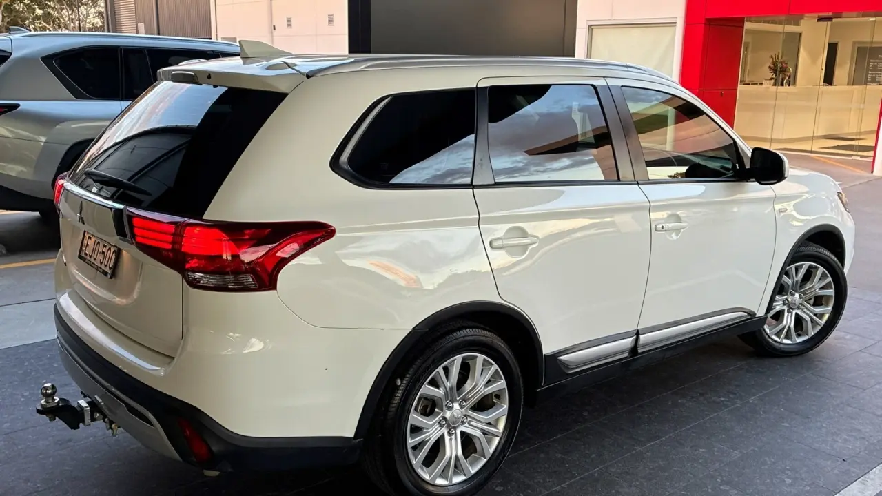 2020 MITSUBISHI OUTLANDER Gallery Image 4