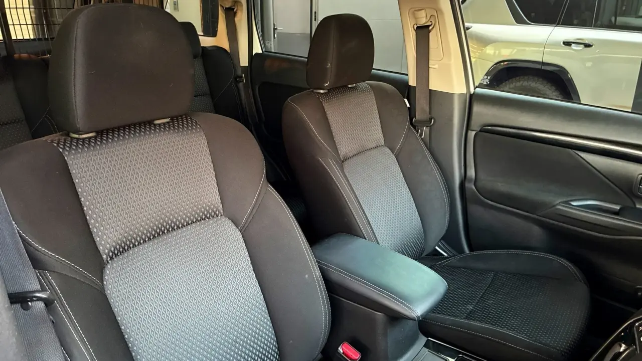 2020 MITSUBISHI OUTLANDER Gallery Image 8
