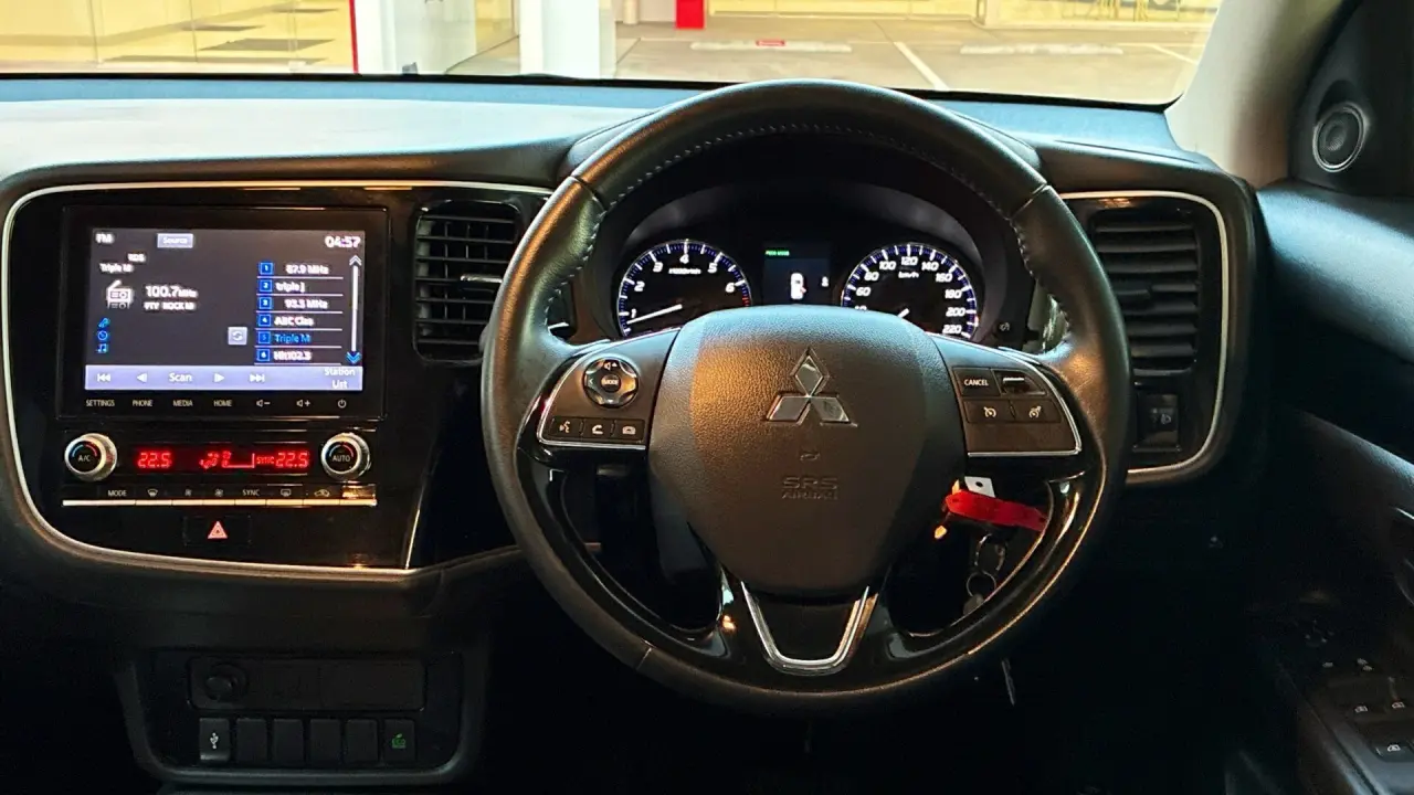 2020 MITSUBISHI OUTLANDER Gallery Image 9