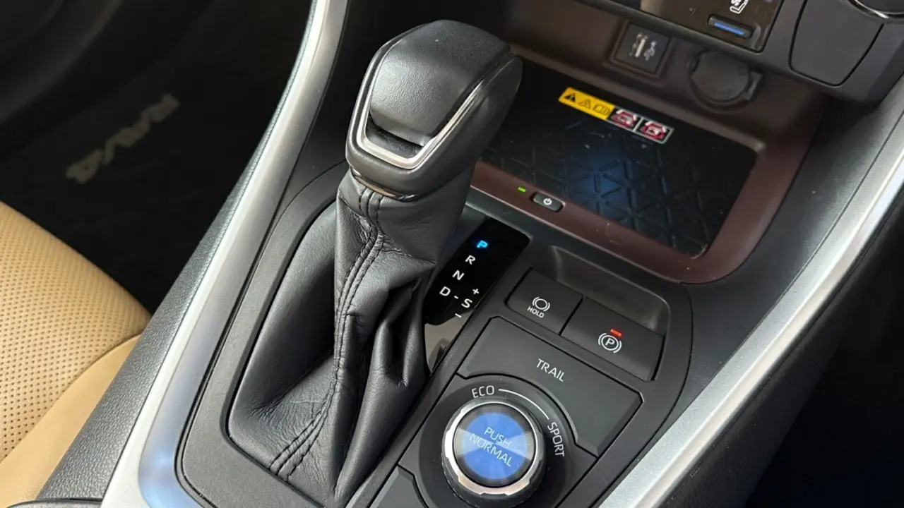 2023 Toyota Rav4 Hybrid Gallery Image 15