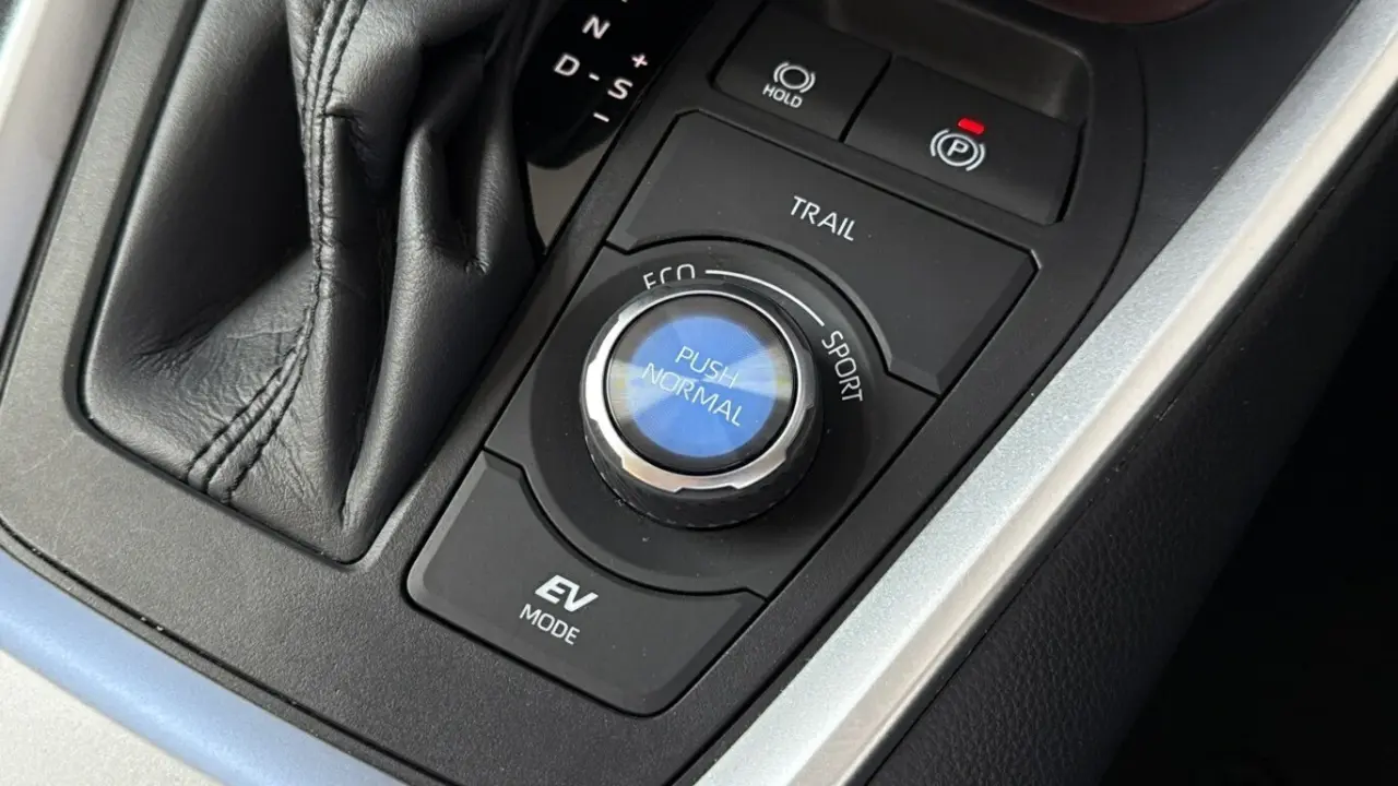 2023 Toyota Rav4 Hybrid Gallery Image 16