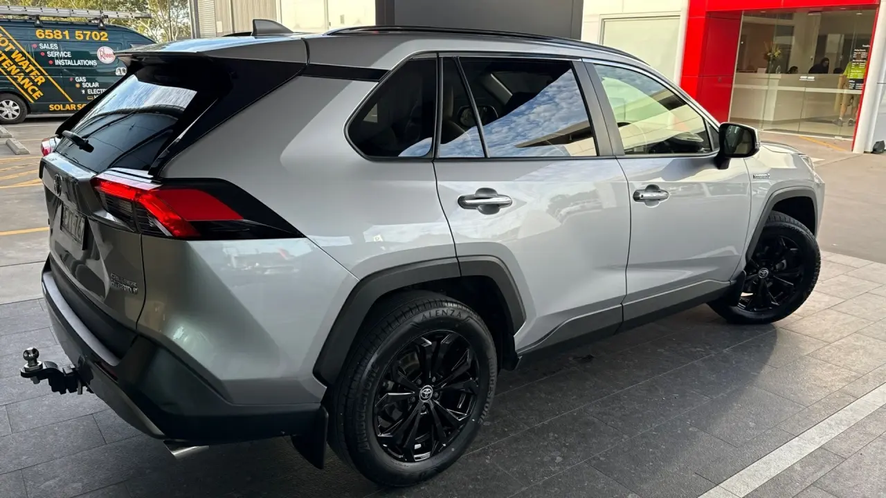 2023 Toyota Rav4 Hybrid Gallery Image 4