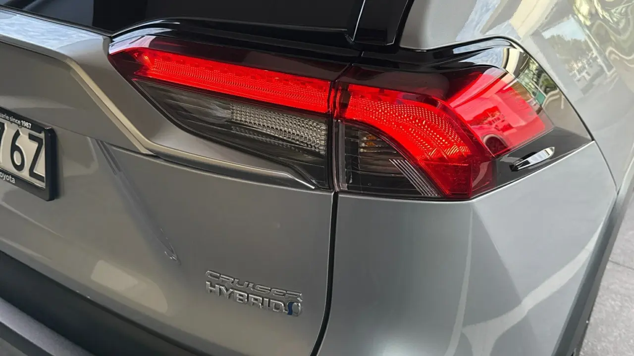 2023 Toyota Rav4 Hybrid Gallery Image 6