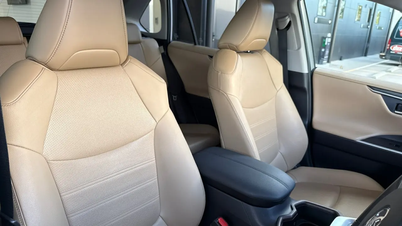 2023 Toyota Rav4 Hybrid Gallery Image 9