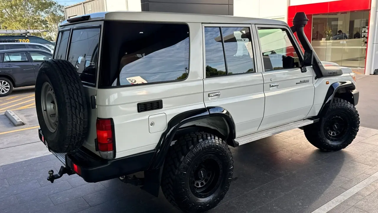 2022 Toyota LC Military Gallery Image 4
