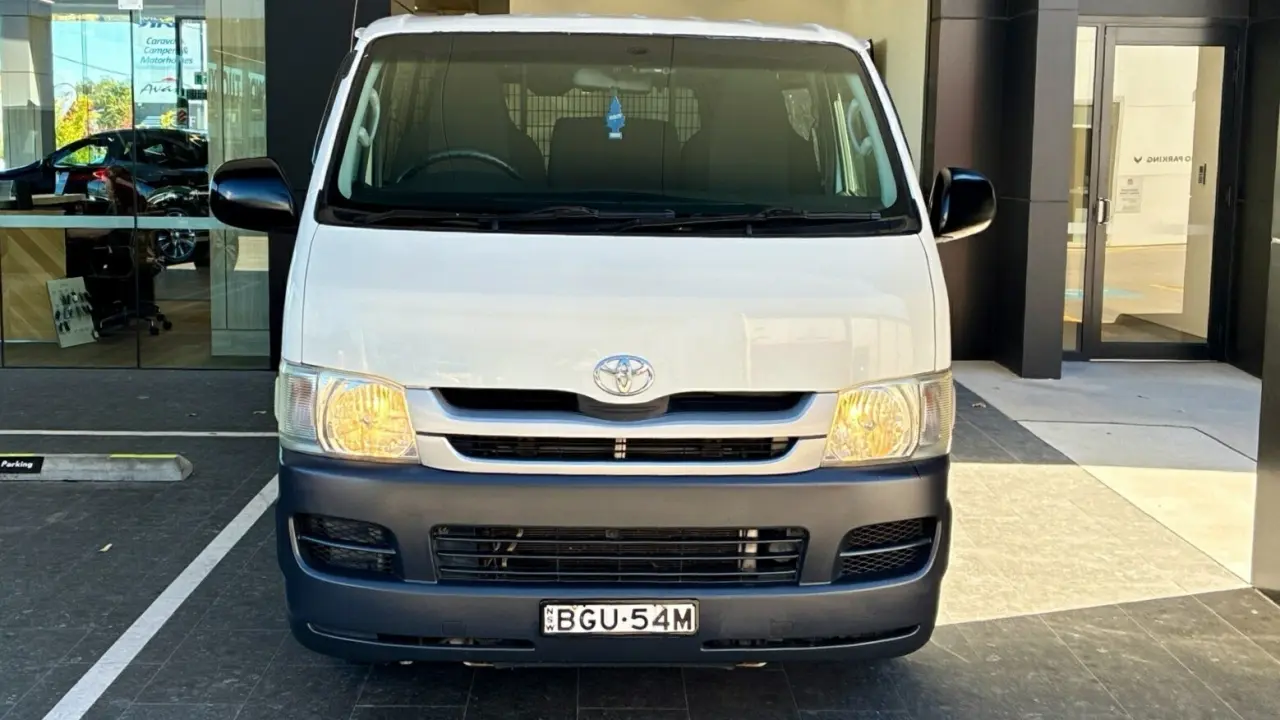 2008 Toyota Hiace Gallery Image 2