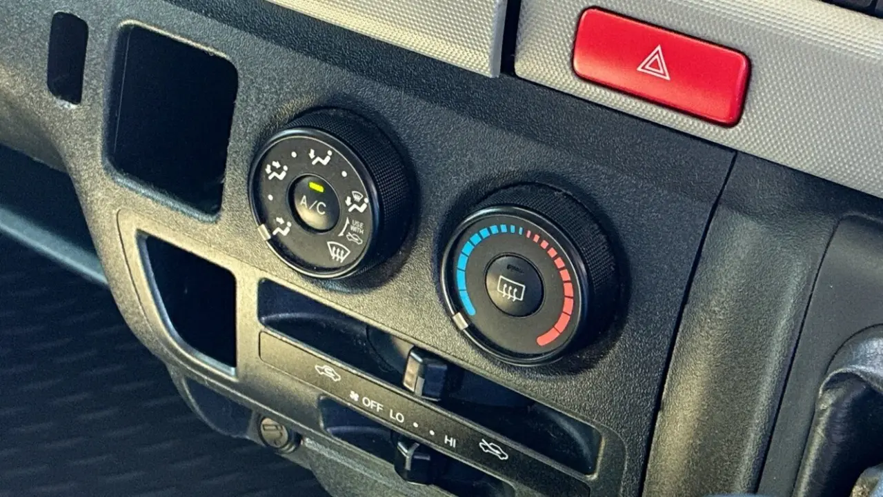 2008 Toyota Hiace Gallery Image 9
