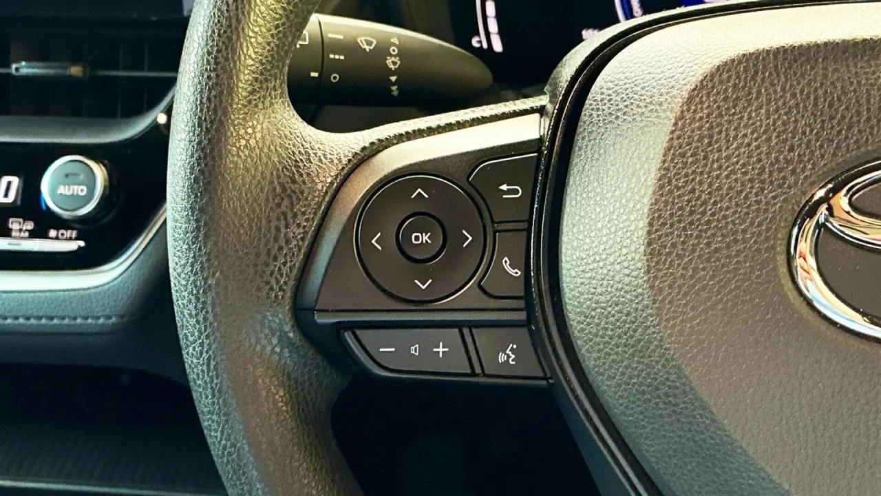 2025 Toyota Corolla Cross Hybrid Gallery Image 10