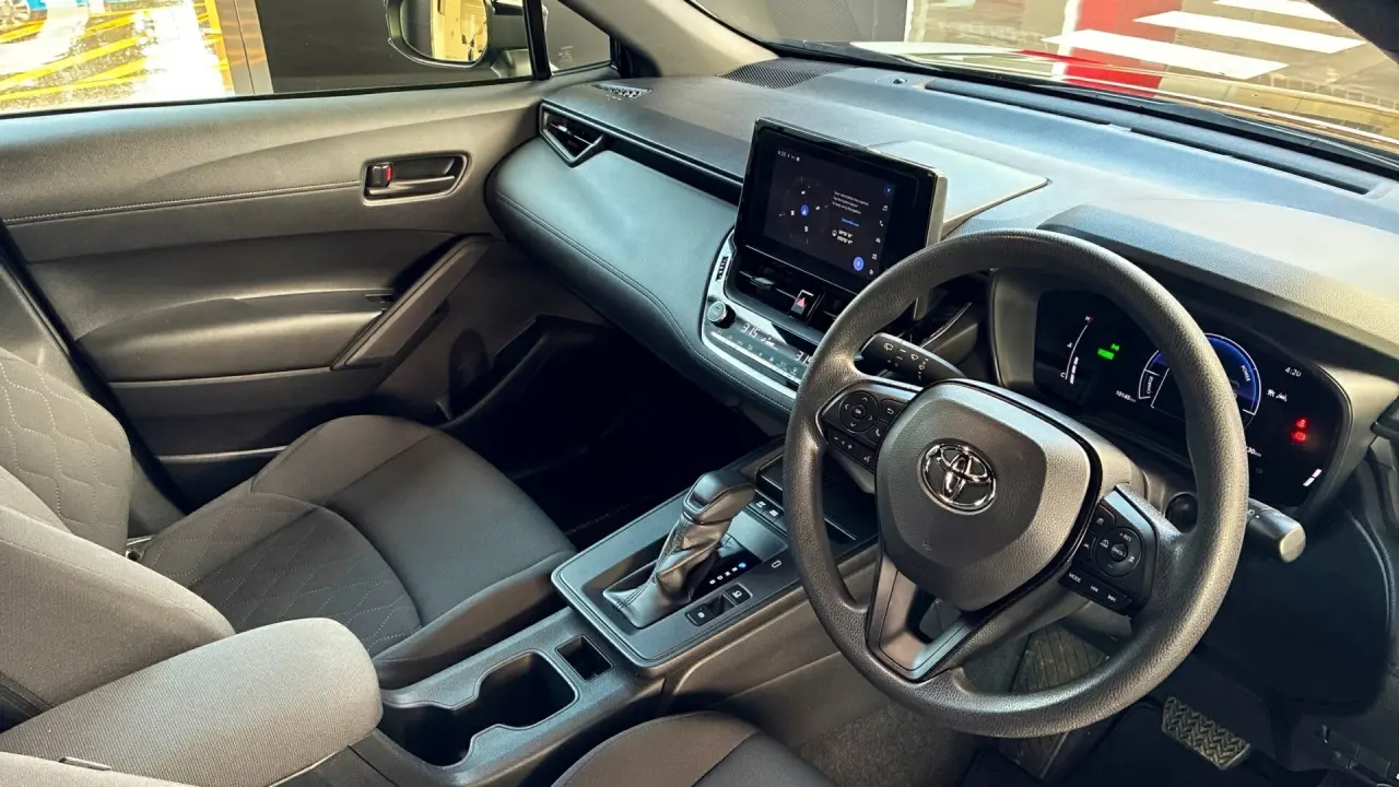 2025 Toyota Corolla Cross Hybrid Gallery Image 6