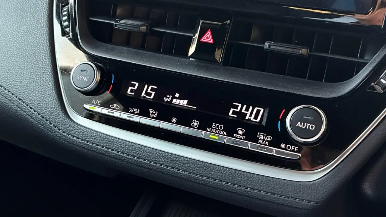 2025 Toyota Corolla Cross Hybrid Gallery Image 9