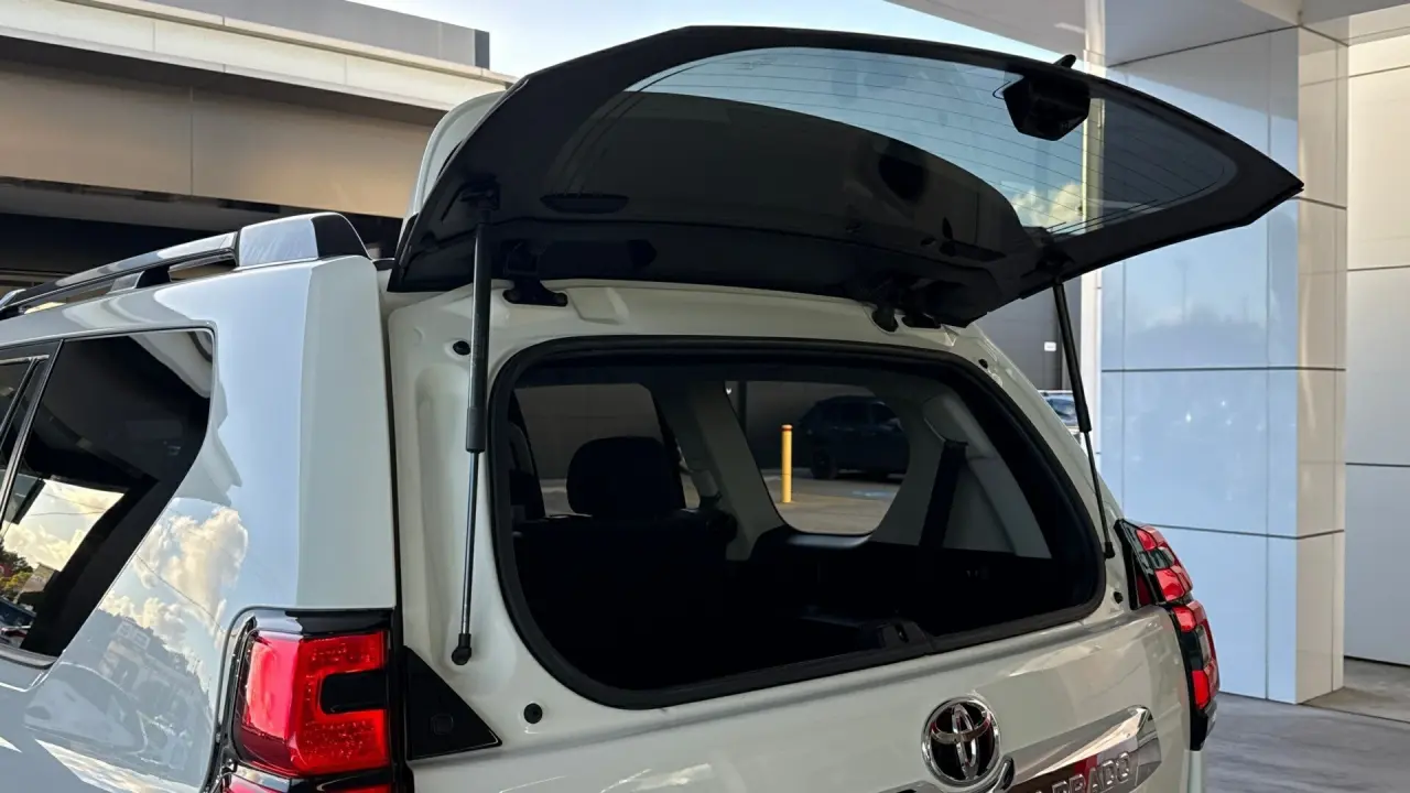 2023 Toyota Prado Gallery Image 7