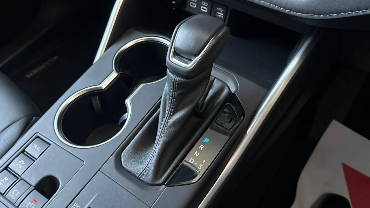 2022 Toyota Kluger Hybrid Gallery Image 18