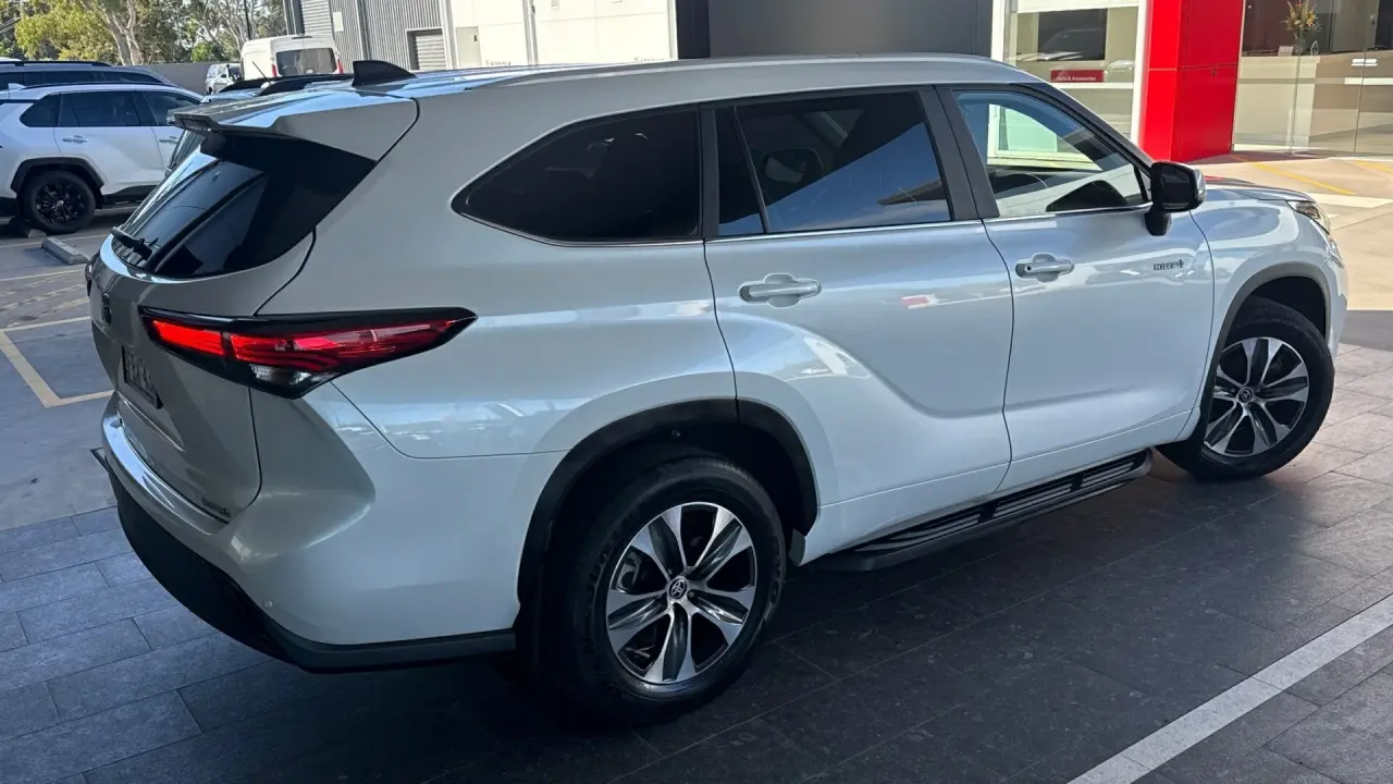 2022 Toyota Kluger Hybrid Gallery Image 4