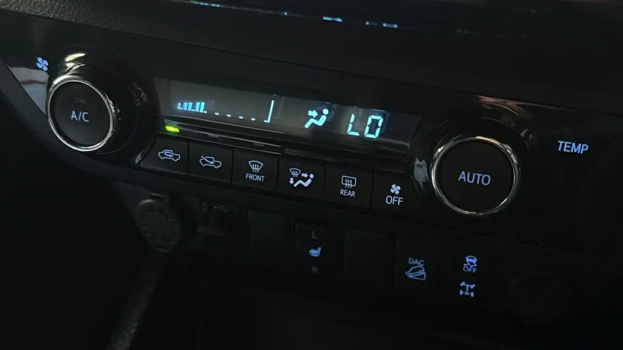 2021 Toyota Hilux Gallery Image 17