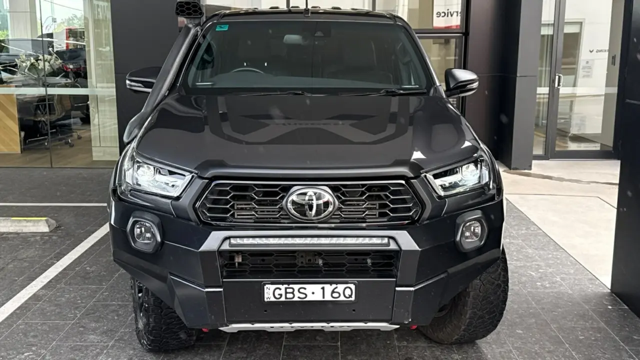 2021 Toyota Hilux Gallery Image 2