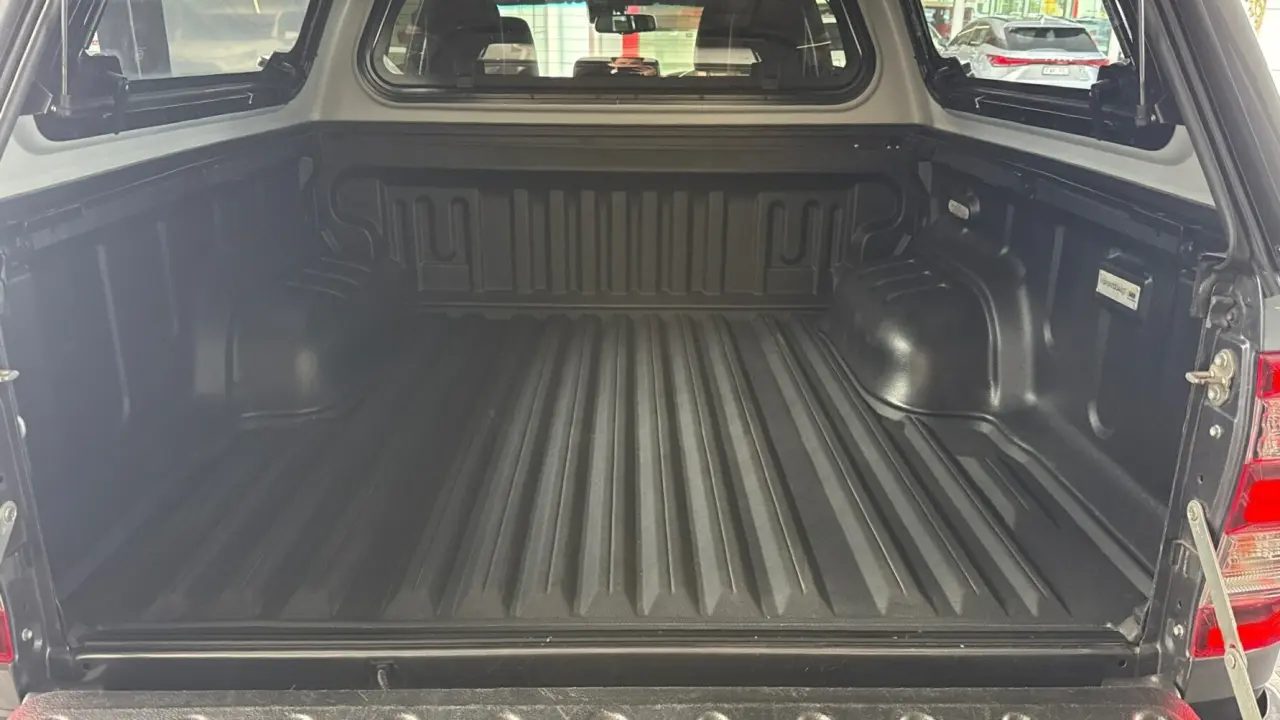 2021 Toyota Hilux Gallery Image 7