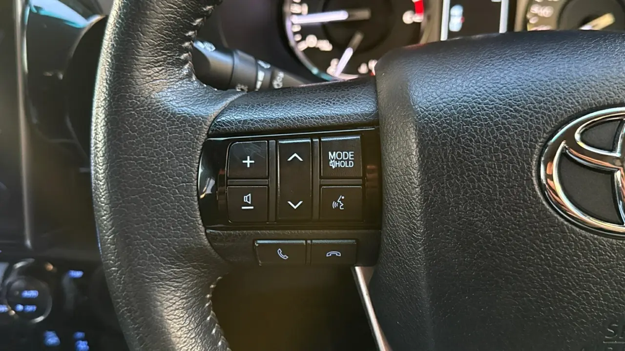 2022 Toyota Hilux Gallery Image 11