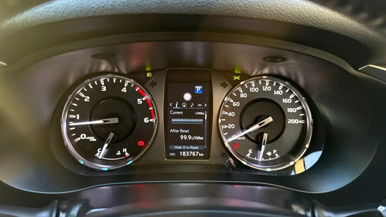 2022 Toyota Hilux Gallery Image 13