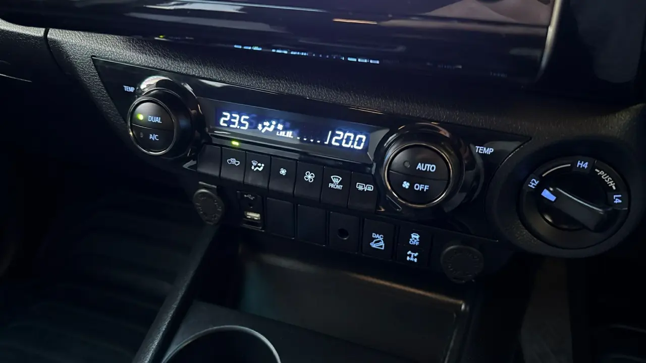 2022 Toyota Hilux Gallery Image 15